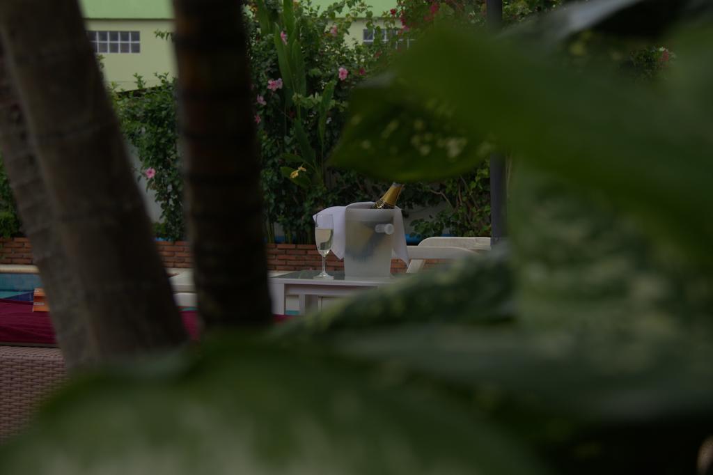 Surin Sweet Hotel Bagian luar foto
